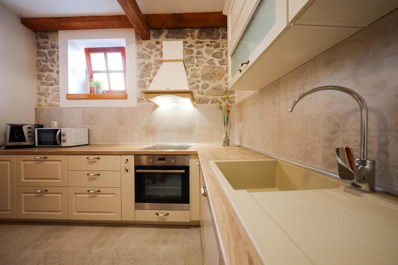 Holiday Home Mare Petrcane Εξωτερικό φωτογραφία