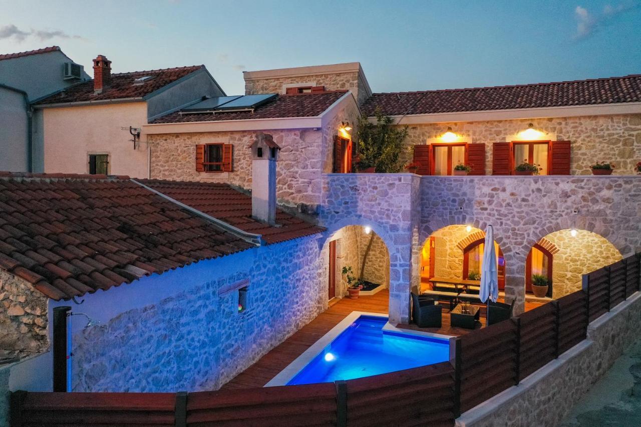 Holiday Home Mare Petrcane Εξωτερικό φωτογραφία