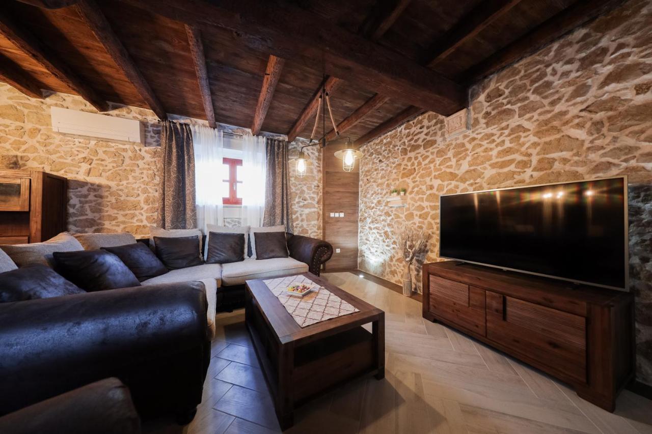 Holiday Home Mare Petrcane Εξωτερικό φωτογραφία